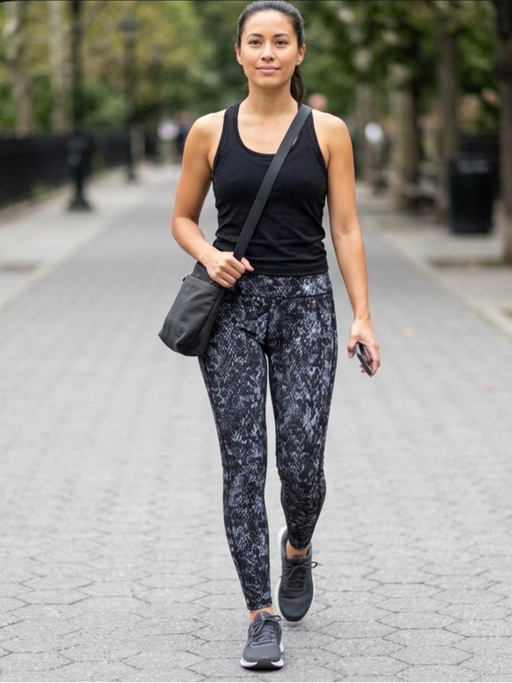 Athleta Chaturanga Legging Black & Gray Snake-Print Size Large Athleisure Sporty
